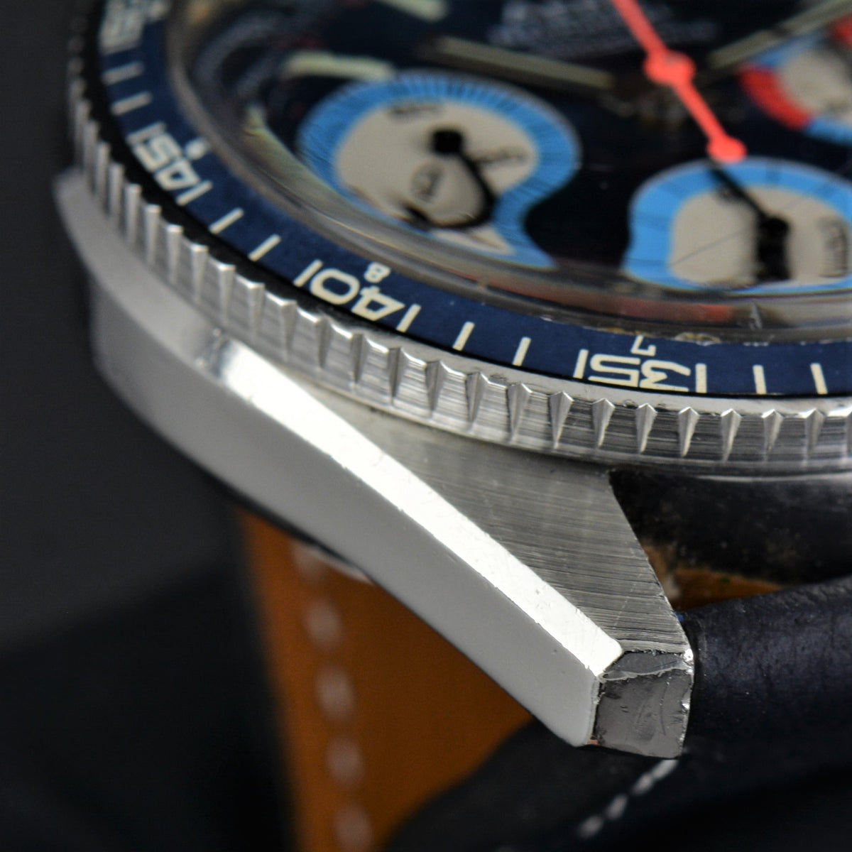 Montre Chronographe Vintage AERO NEUCHÂTEL Pour Homme - Cadran Panda, Fond Bleu, Acier - Années 70