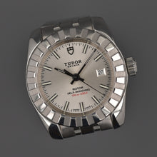 Load image into Gallery viewer, Tudor Classic 22010