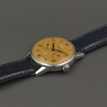 Load image into Gallery viewer, Universal Geneve Triple Salmon