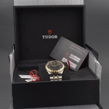 Load image into Gallery viewer, Tudor Royal 38